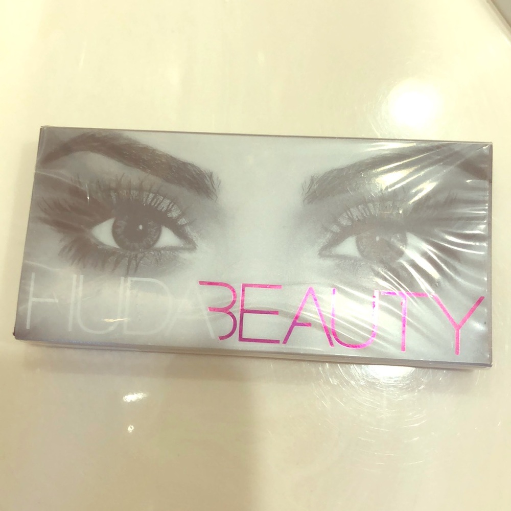 NIB HUDA BEAUTY Samantha #7 Lashes